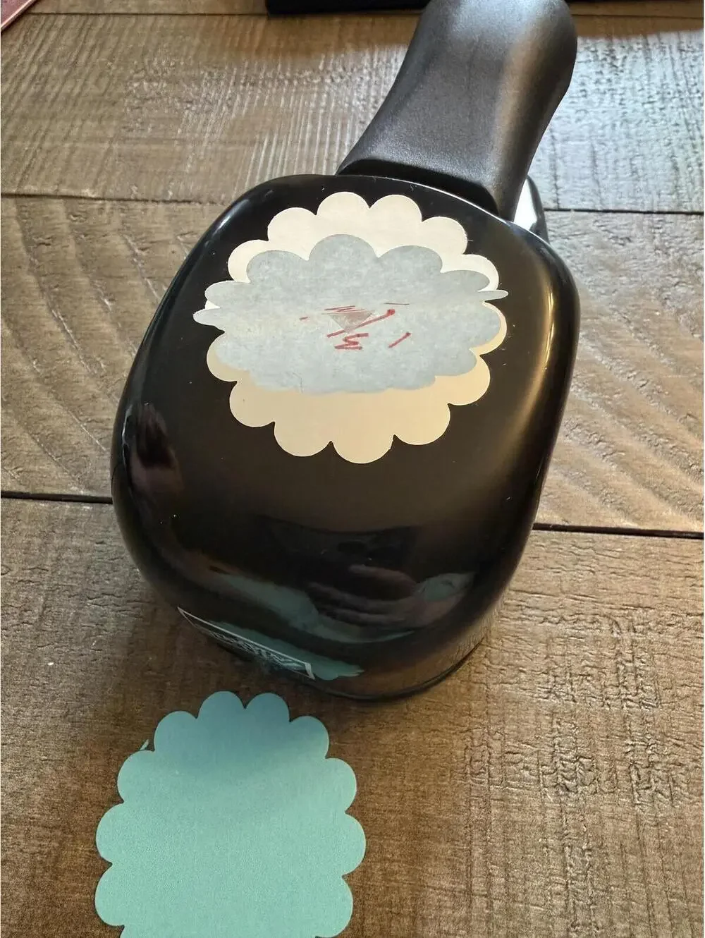 Stampin’ Up 1 3/4 inch scalloped circle shape punch